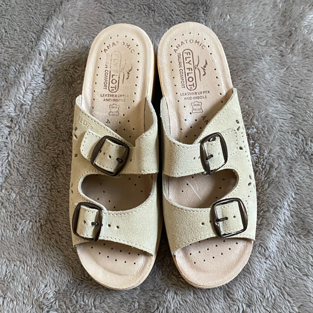 Fly Flot  Italian comfort beige sandal. Adjustable  straps  leather  size 7.